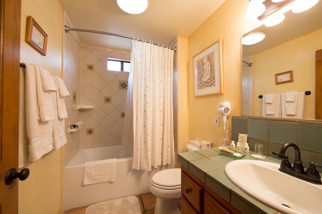 Hotel Blue Iguana Ojai