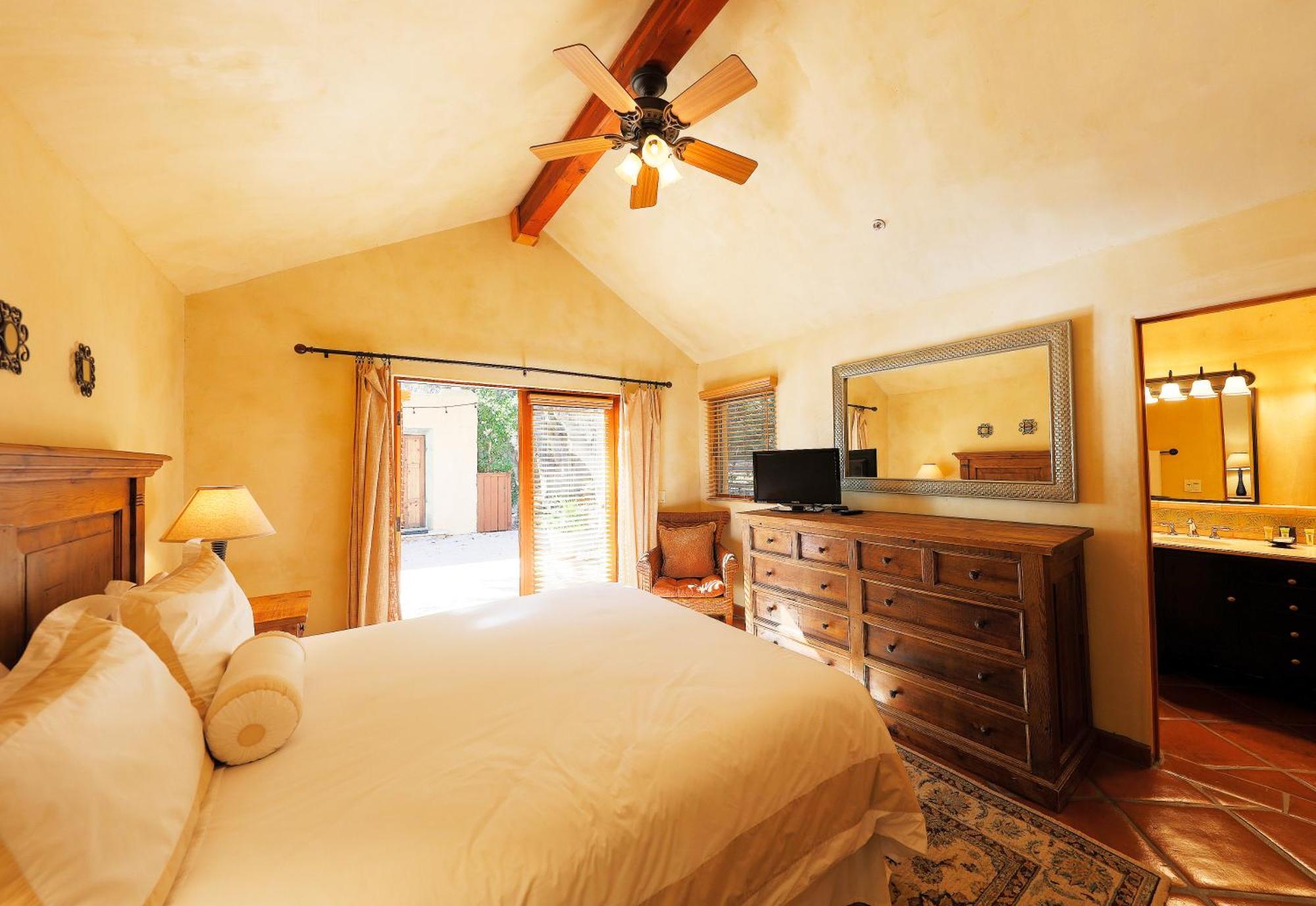Blue Iguana Hotel 4*